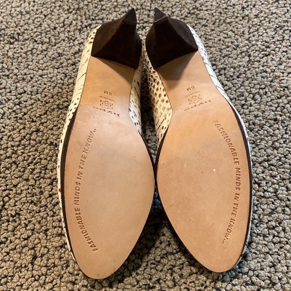 NWOT Hype Cream & Brown Heels Size 6 in Snakeskin Pattern - Picture 6 of 9